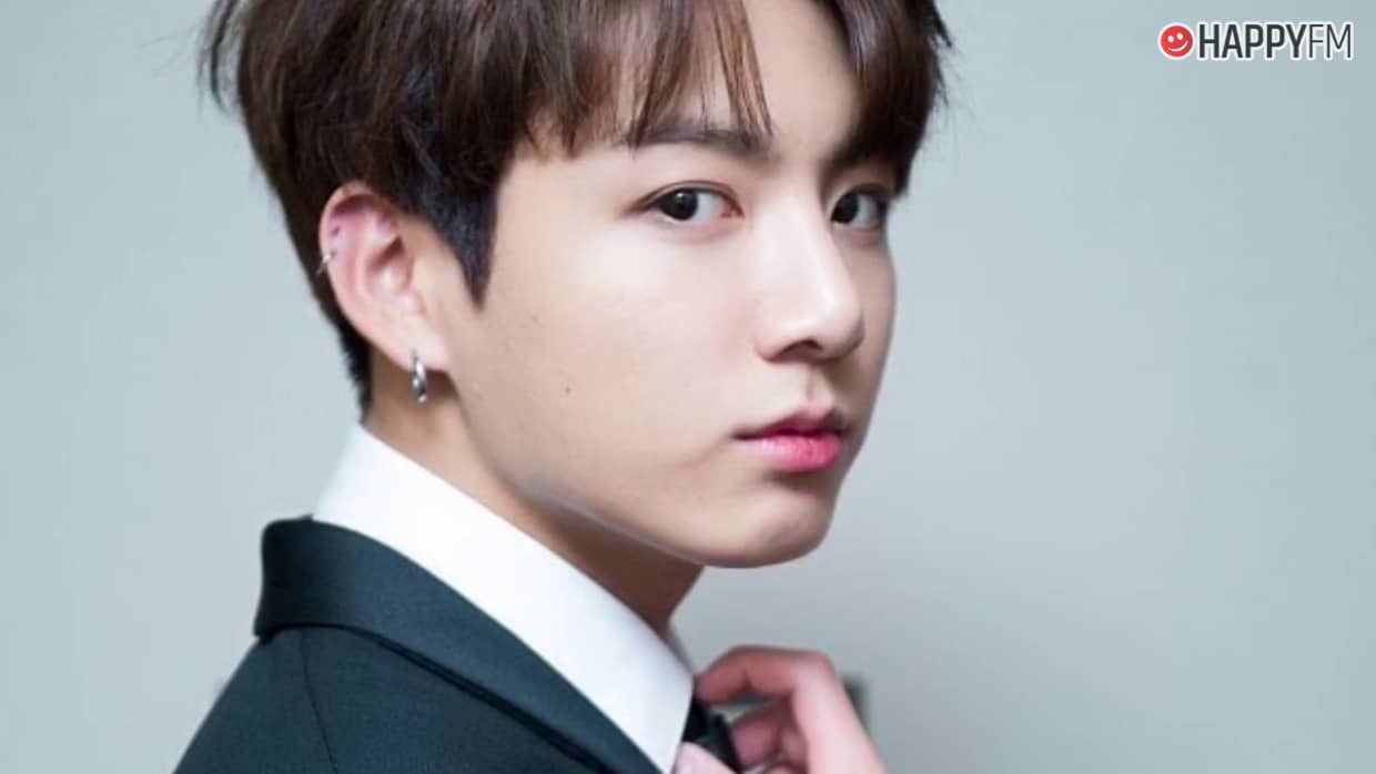 Jungkook (BTS) nos emociona compartiendo dos versiones de ‘Ending Scene’, de IU