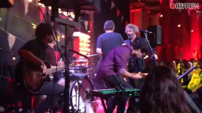 ‘Han caído los dos’, de Iván Ferreiro, con León Benavente y Martí Perarnau: letra y vídeo