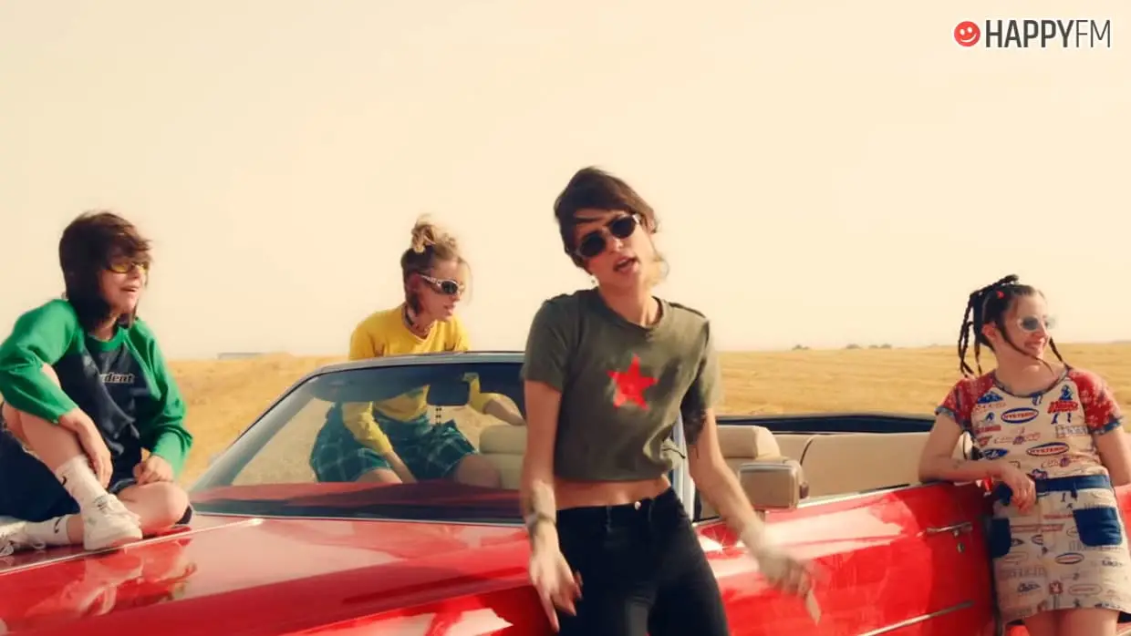 ‘Modo avión’, de Cariño y Natalia Lacunza: letra y vídeo
