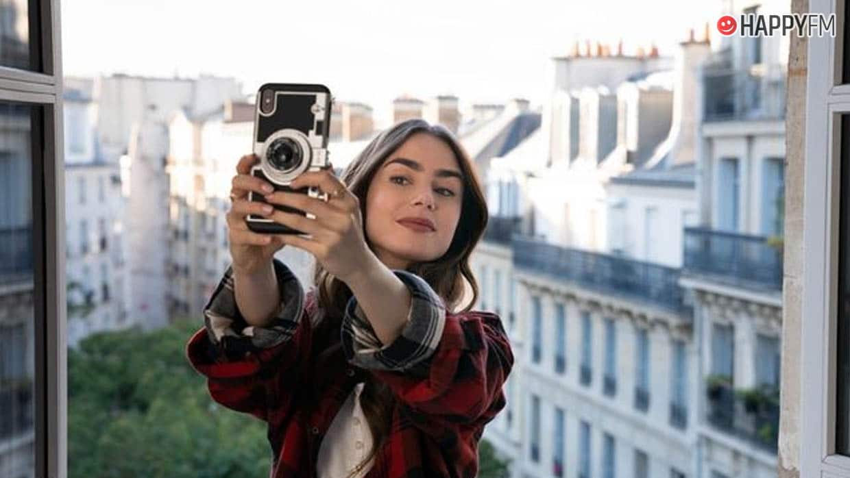 ‘Emily in Paris’: Analizamos la evolución de los looks de la protagonista