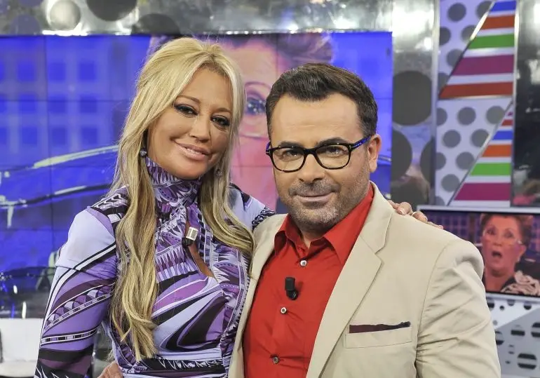 Sálvame: J.J Vázquez con una irreconocible Belén Esteban tras su operación