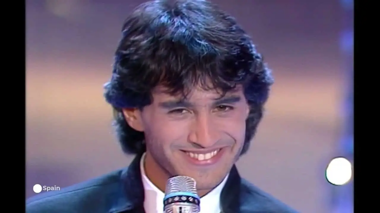 Sergio Dalma durante su participación en Eurovisión en el año 1991