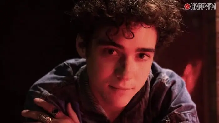 ‘Feel something’, de Joshua Bassett: letra (en español) y vídeo