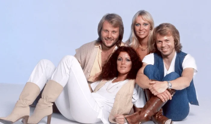 'Gimme! Gimme! Gimme! (A Man After Midnight)', de ABBA: letra (en español), historia y video) 1