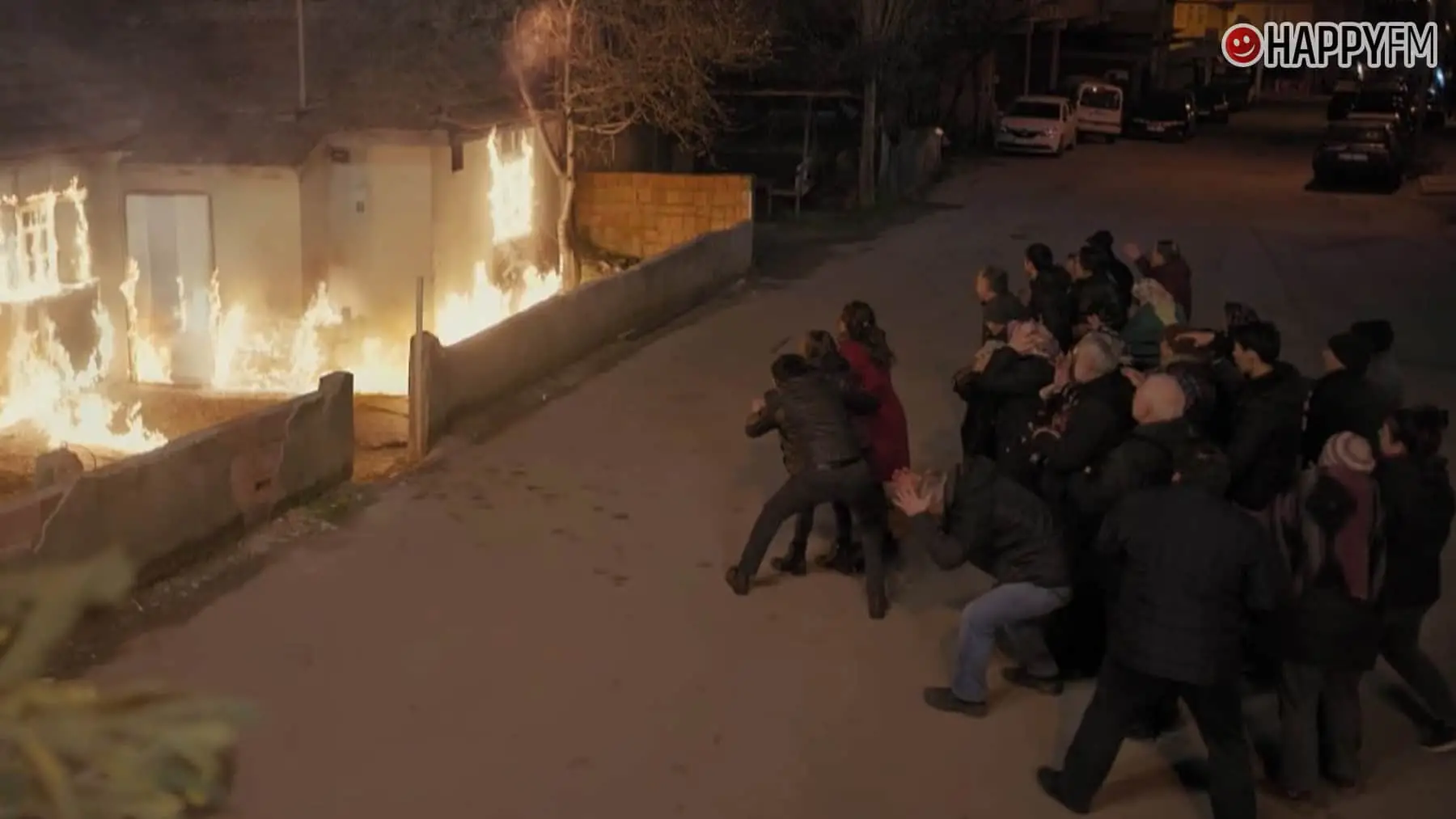 ‘Nuestra historia’, capítulo 69: Asim, en un ataque de celos, decide quemar su casa