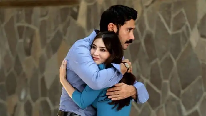 ‘Tierra amarga’ avance semanal del 20 al 24 de septiembre: El compromiso de Müjgan y Yilmaz termina en tragedia