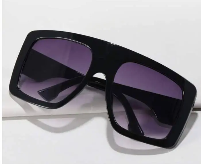 SHEIN arrasa con esta versión low cost de las gafas estrella de Jennifer Lopez 2