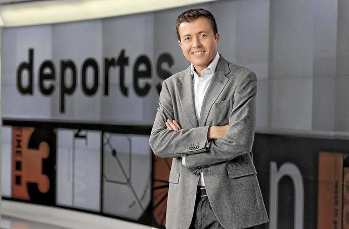 Manu Sánchez es uno de los periodistas más veteranos de Antena 3, estando presente desde su fundación.