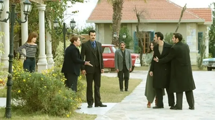 ‘Tierra amarga’, avance semanal del 17 al 21 de enero: Fekeli sufre un infarto y Müjgan se enfrenta a Züleyha