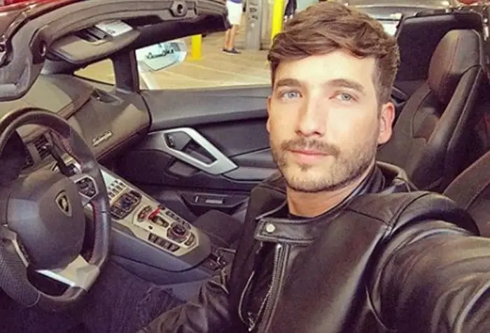 Carlos Torres: su edad, su pareja y biografía de Charly Flow en ‘La Reina del Flow’ 1