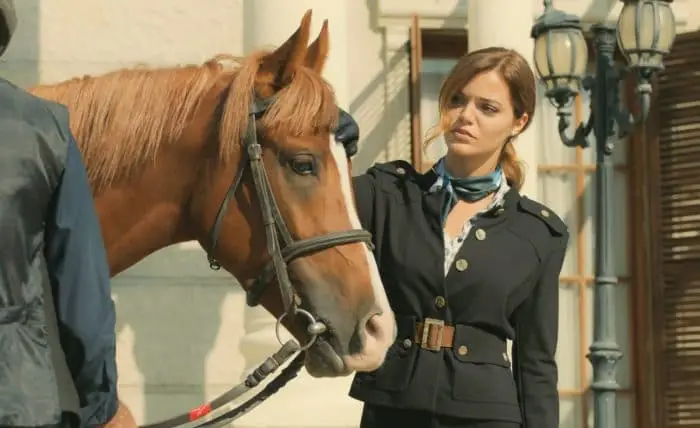 ‘Tierra amarga’, avance semanal del 11 al 15 de abril: Müjgan anuncia su segundo (y falso) embarazo