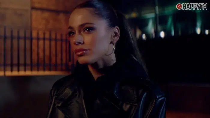 ‘Carne y hueso’, de TINI: letra y vídeo