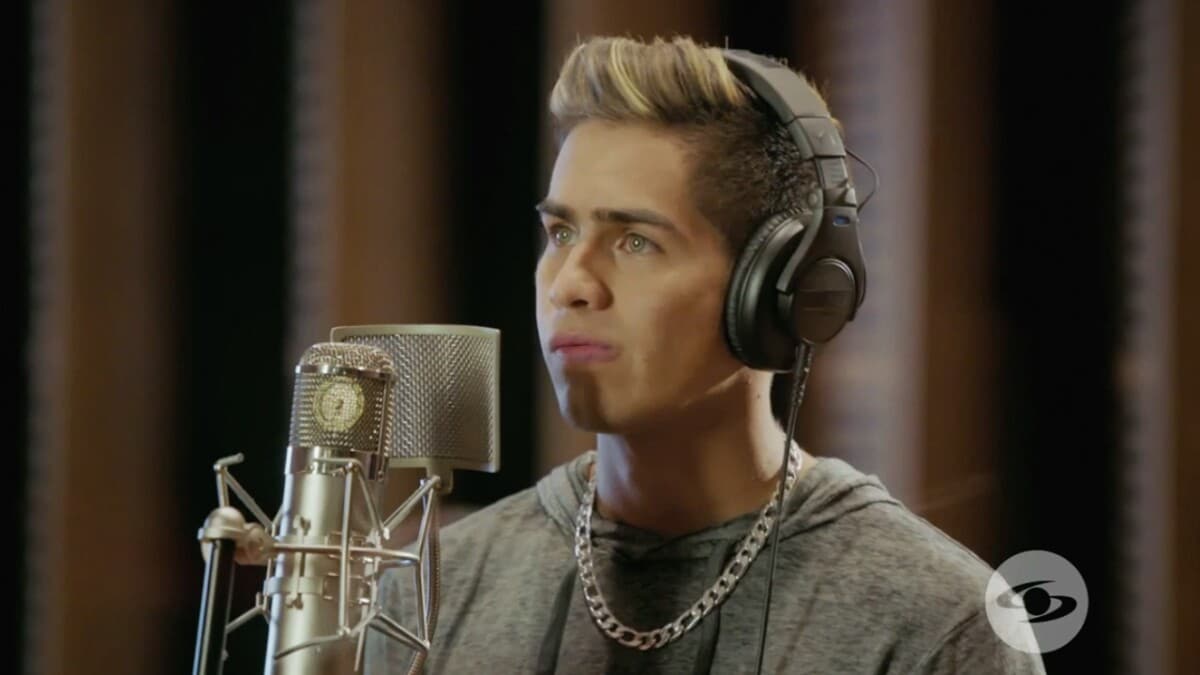 Kevin Bury su edad, su pareja y biografía de Chris Vega en ‘La Reina