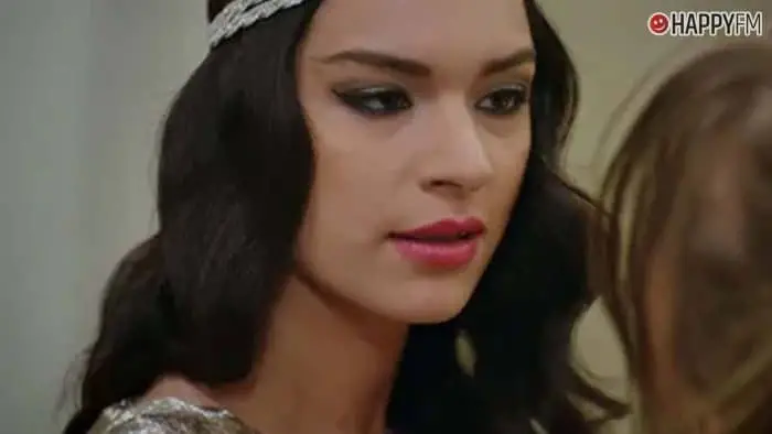 ‘No te vayas sin mí’, capítulo 36: Iclal ataca a otra mujer en un ataque de celos