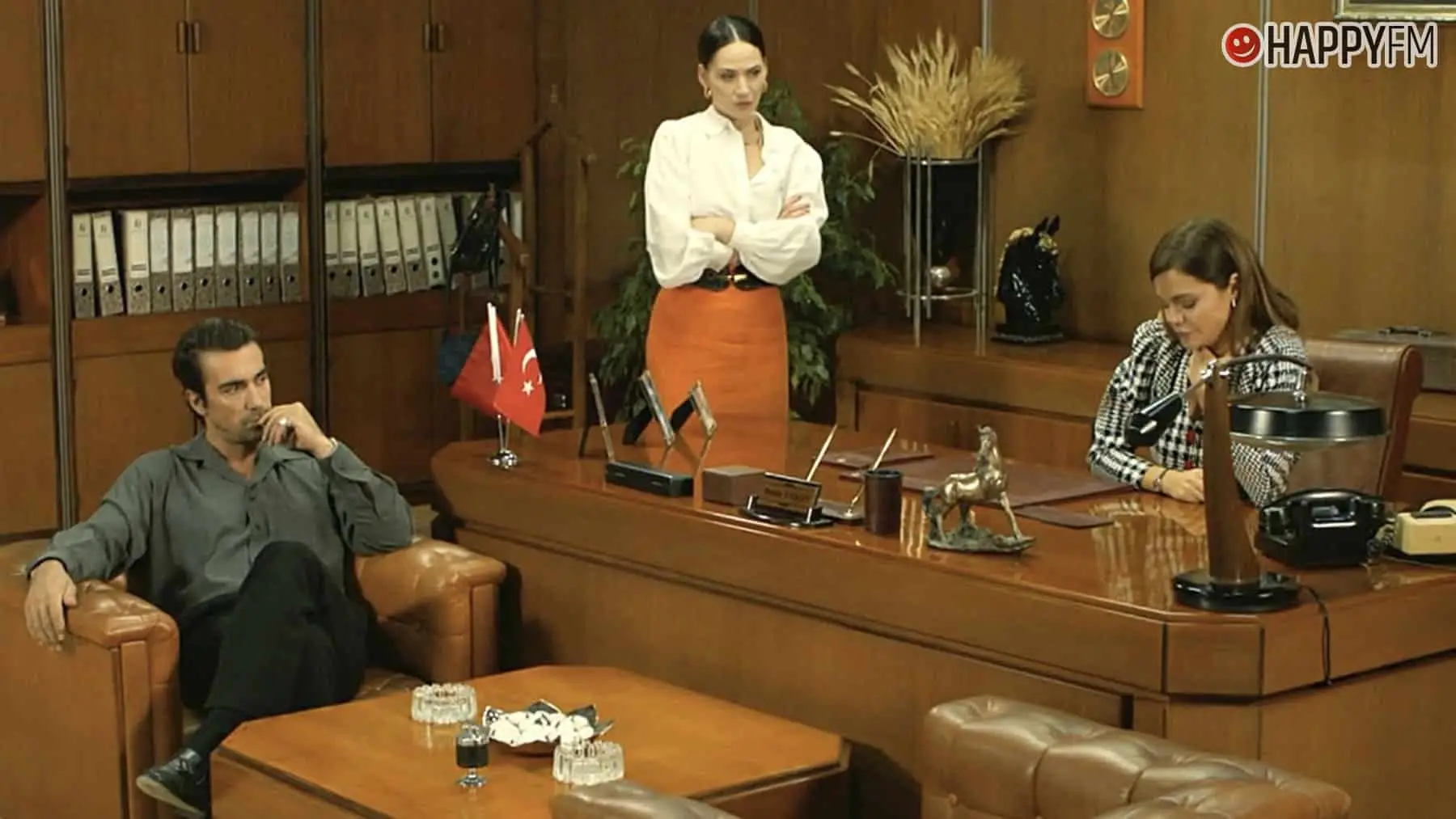 ‘Tierra amarga’ avance del capítulo de hoy: Betül arde de celos ante el nuevo acercamiento de Fikret y Züleyha