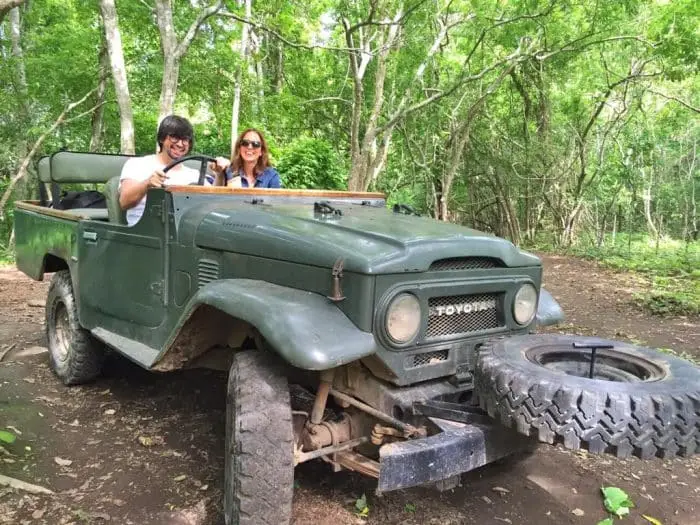 Luis Piedrahita junto a Ximena, su desconocida pareja