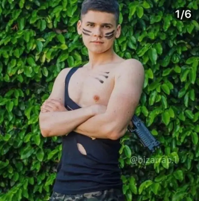 Bizarrap sin gafas en una publicación cuando tenía 18 años