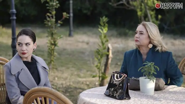 ‘Tierra amarga’, avance del capítulo de hoy: Betül y Sermin regresan a su antigua casa