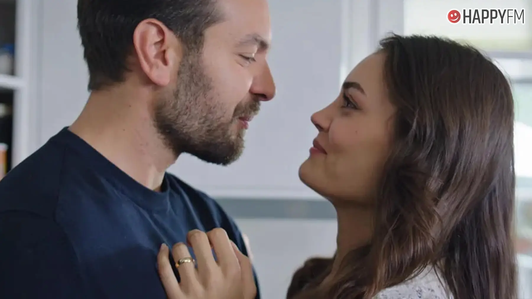 ‘Querida madre’, capítulo 205: Furkan y Ela, felices y ajenos al peligro que les acecha