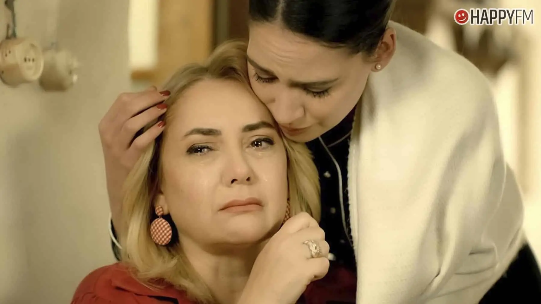 ‘Tierra amarga’, avance del capítulo de hoy: Sermin y Betül se quedan sin nada y roban el amuleto de la pequeña Leyla