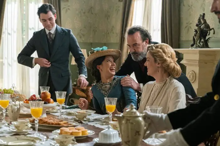 Amparo Piñero: su edad, su pareja y biografía de Martina en 'La Promesa' 2