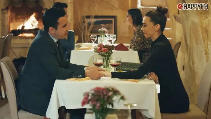 ‘Entre el amor y el odio’, capítulo 218: Ali y Mavi disfrutan de una romántica velada