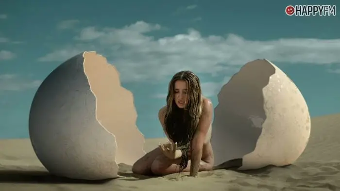 ‘El Tonto’, de Lola Índigo y Quevedo: letra y vídeo