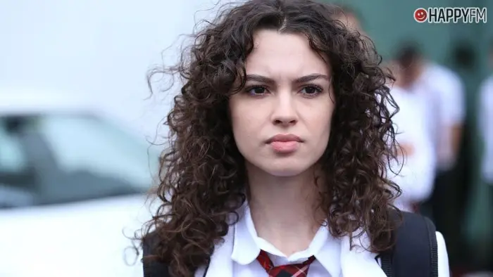 ‘Hermanos’, capítulo 3 (Temporada 3): Sarp y Yasmin se inscriben en el colegio