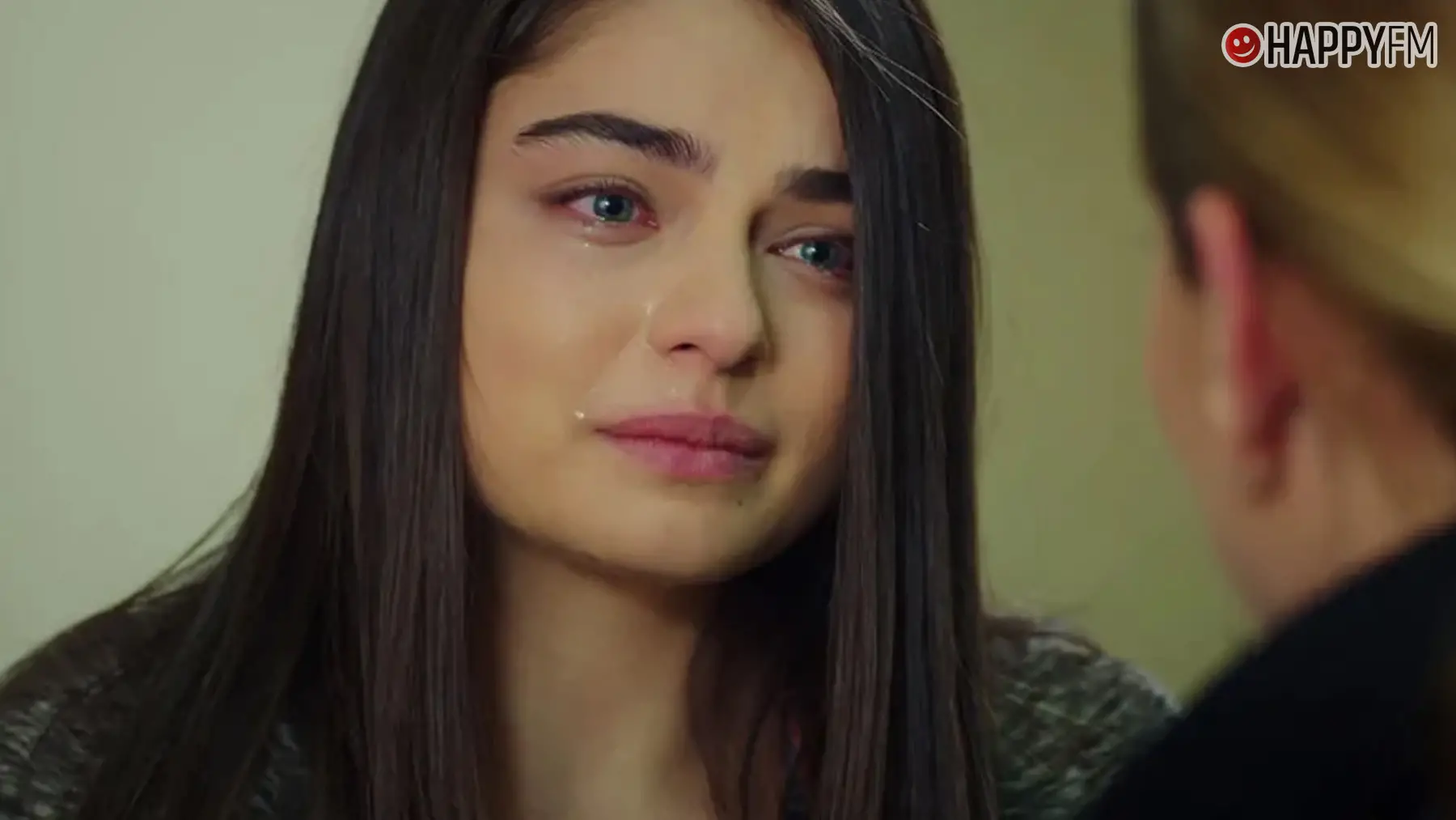 ‘Karagül: Tierra de secretos’, capítulo 159: Ebru trata de retener a su hija para que no se vaya