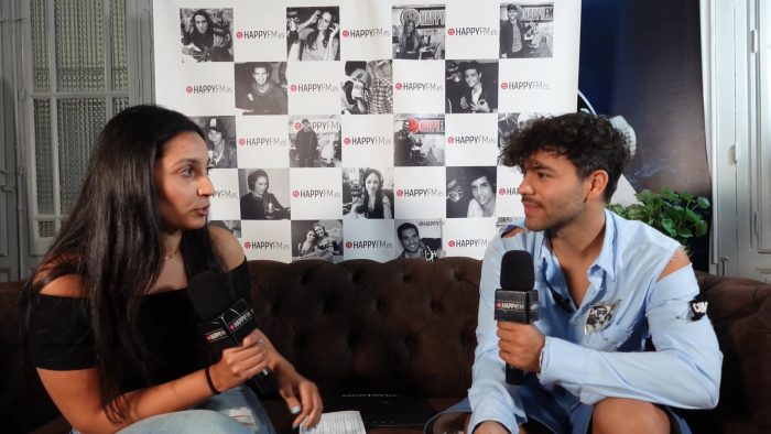 Idania Monzón y Agoney durante la entrevista en Happy FM.