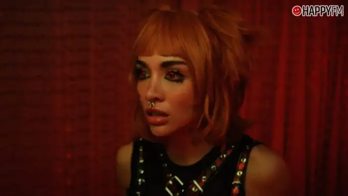 ‘INFINITOS COMO EL MAR’, de María Becerra y XROSS: letra y vídeo