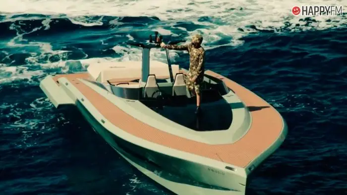 ‘AVÍSAME’, de JC Reyes: letra y vídeo