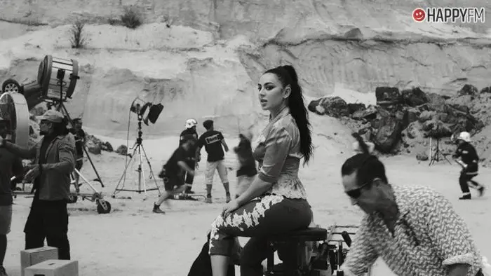 ‘Camera’, de Charli XCX: letra (en español) y vídeo