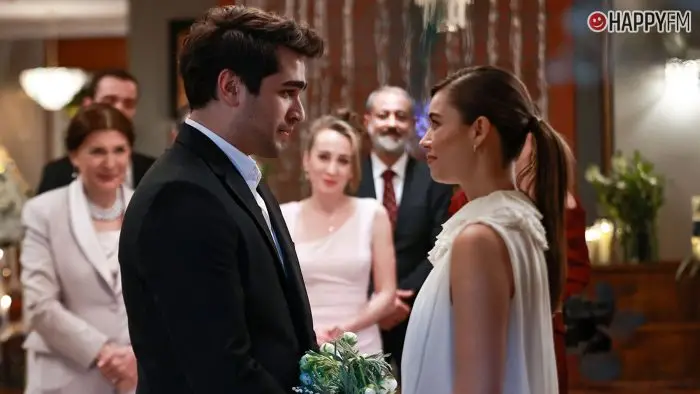 ‘Una nueva vida’, capítulo 26 (Temporada 3): Ferit y Seyran se casan entre tensiones familiares